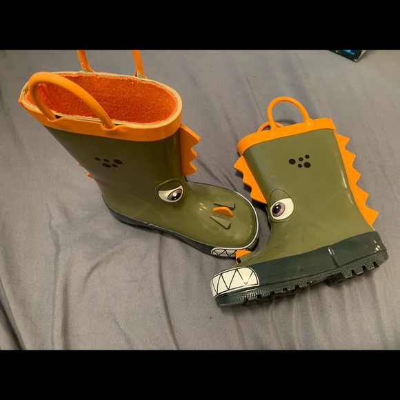 New Size 8 Dragon Rain Boots - Picture 2 of 4